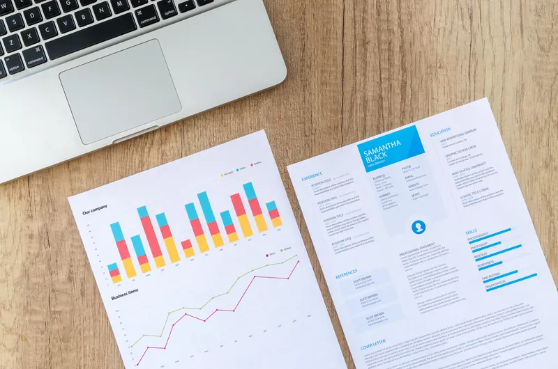 Gráficos y proyección financiera empresarial